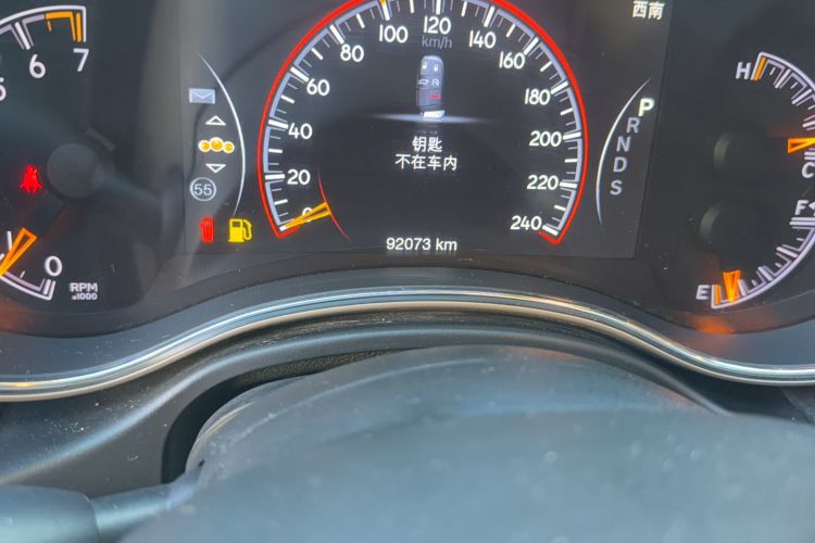 Used Jeep Grand Cherokee 2014 3.0L Comfort Navigation Edition Odometer Close Up