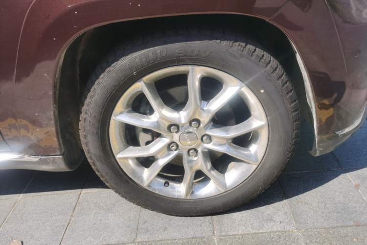 Used Jeep Grand Cherokee 2014 3.0L Flagship Zunyue Edition Right Front Wheel Hub