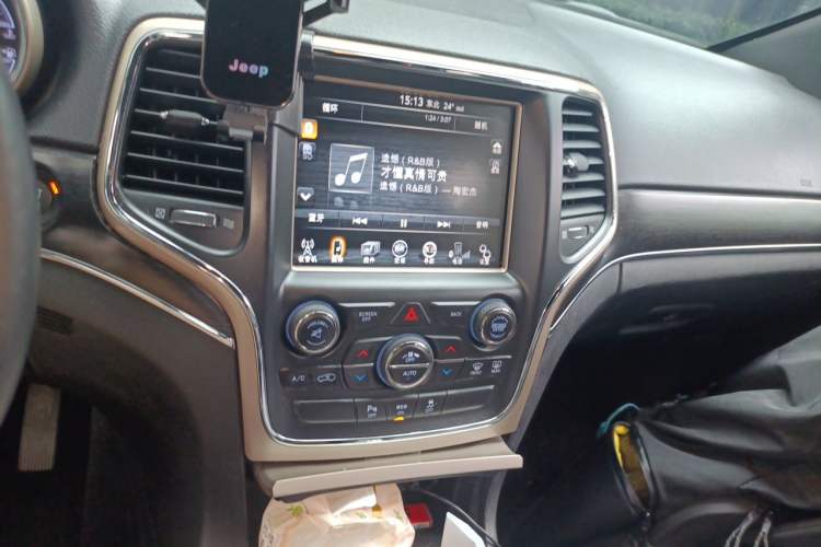 Used Jeep Grand Cherokee 2014 3.6L Elite Navigation Edition Audio And AC Panel