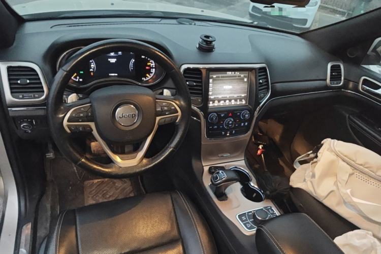 Used Jeep Grand Cherokee 2014 3.6L Elite Navigation Edition Center Console