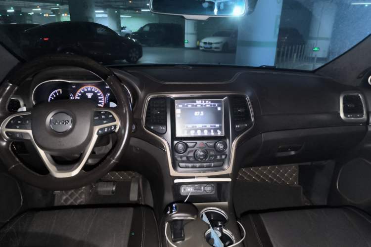 Used Jeep Grand Cherokee 2014 3.6L Flagship Prestige Edition Center Console