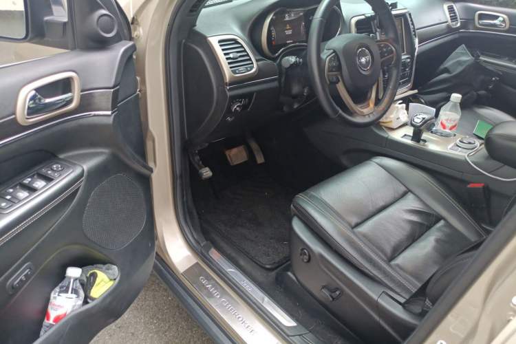 Used Jeep Grand Cherokee 2014 3.6L Elite Navigation Edition Driver Seat