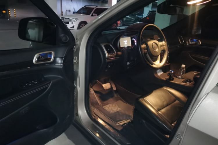 Used Jeep Grand Cherokee 2014 3.6L Elite Navigation Edition Driver Seat
