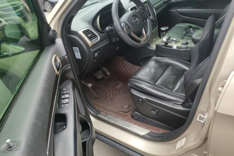 Used Jeep Grand Cherokee 2014 3.6L Elite Navigation Edition Driver Seat