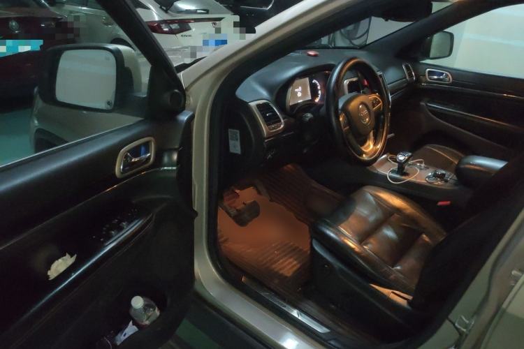 Used Jeep Grand Cherokee 2014 3.6L Elite Navigation Edition Driver Seat