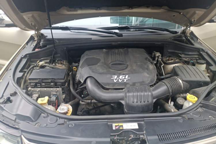 Used Jeep Grand Cherokee 2014 3.6L Elite Navigation Edition Engine Bay