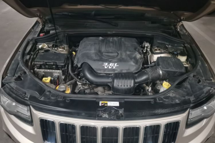 Used Jeep Grand Cherokee 2014 3.6L Elite Navigation Edition Engine Bay