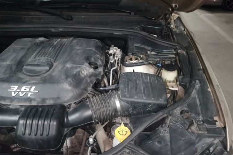 Used Jeep Grand Cherokee 2014 3.6L Elite Navigation Edition Engine Bay Left