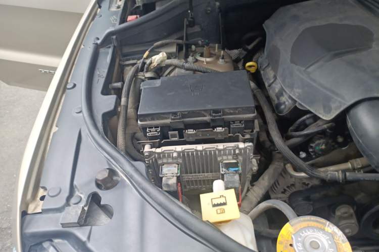 Used Jeep Grand Cherokee 2014 3.6L Elite Navigation Edition Engine Bay Right