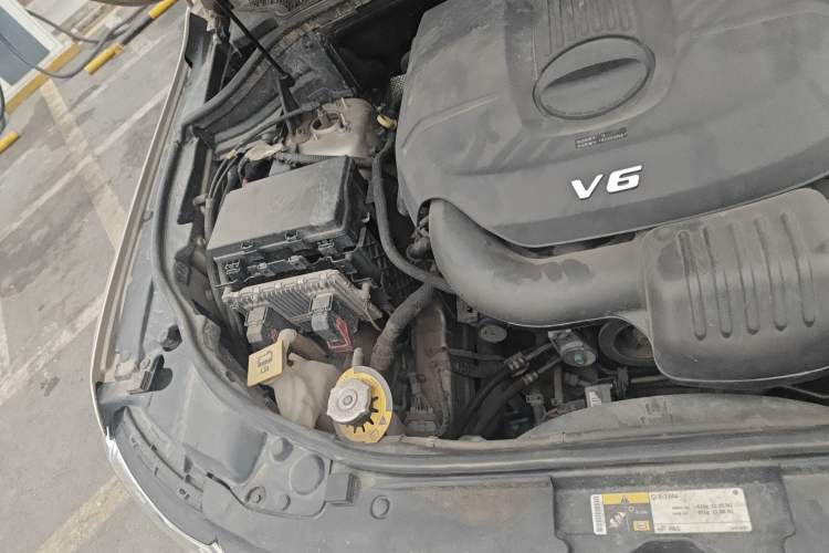 Used Jeep Grand Cherokee 2014 3.6L Elite Navigation Edition Engine Bay Right