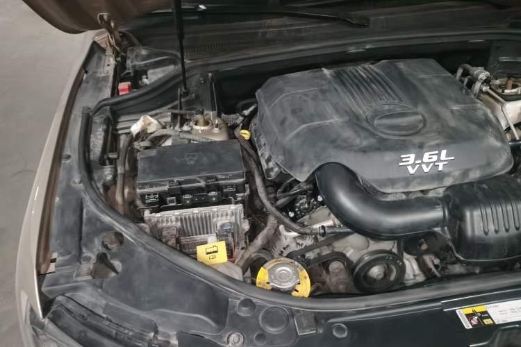 Used Jeep Grand Cherokee 2014 3.6L Elite Navigation Edition Engine Bay Right