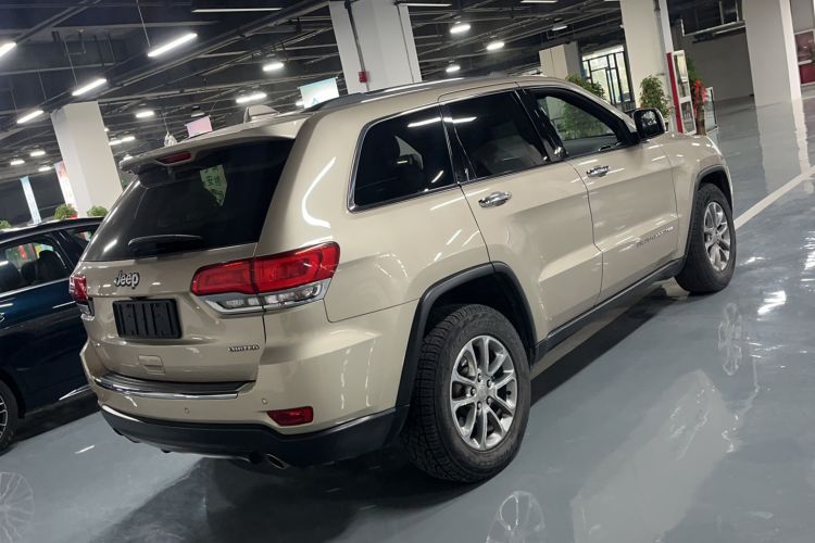 Used Jeep Grand Cherokee 2014 3.0L Comfort Navigation Edition Exterior 3