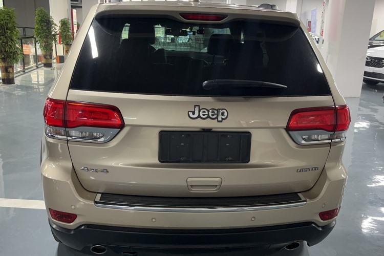 Used Jeep Grand Cherokee 2014 3.0L Comfort Navigation Edition Exterior 4