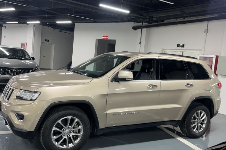 Used Jeep Grand Cherokee 2014 3.0L Comfort Navigation Edition Exterior 5