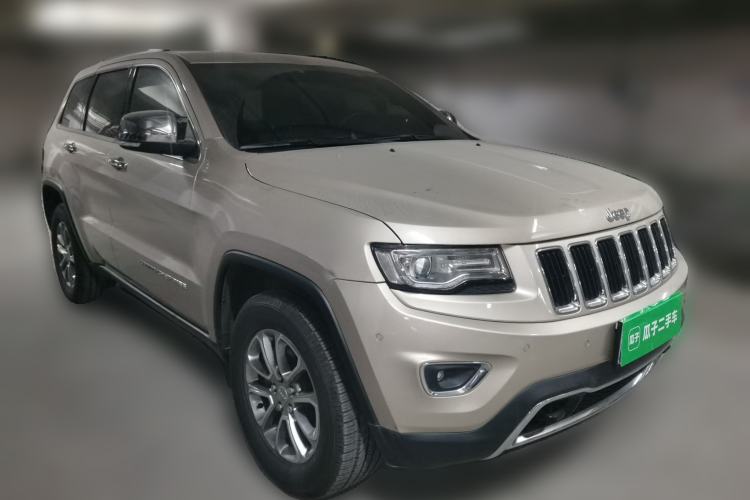 Used Jeep Grand Cherokee 2014 3.6L Elite Navigation Edition Front Right 45 Deg