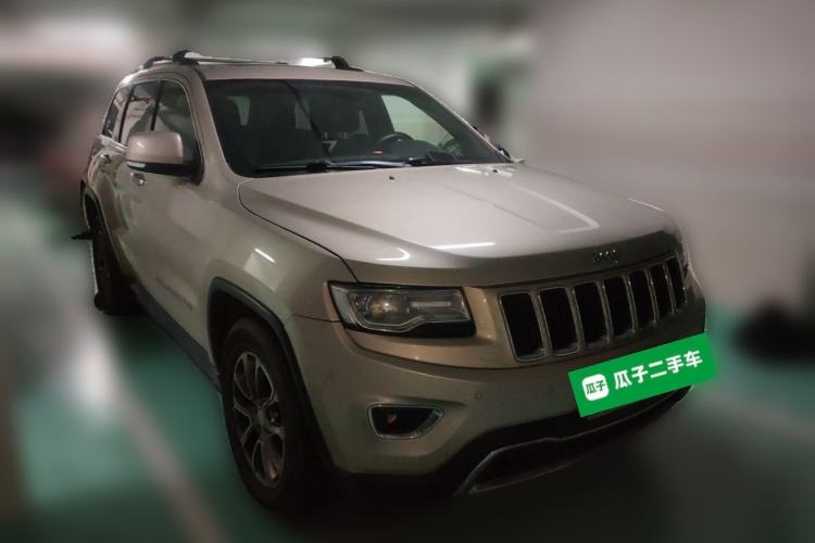 Used Jeep Grand Cherokee 2014 3.6L Elite Navigation Edition Front Right 45 Deg