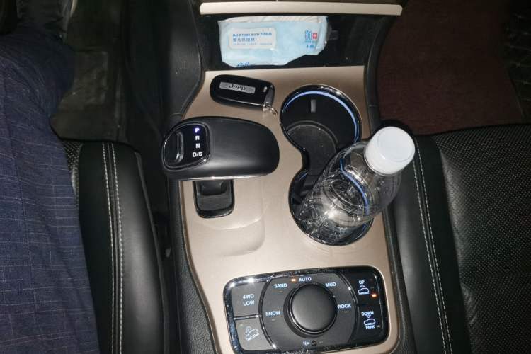 Used Jeep Grand Cherokee 2014 3.6L Elite Navigation Edition Gear Lever