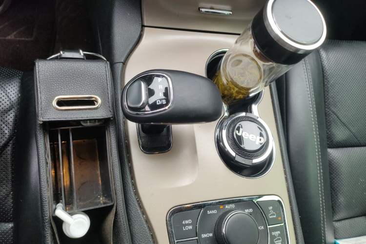Used Jeep Grand Cherokee 2014 3.6L Elite Navigation Edition Gear Lever
