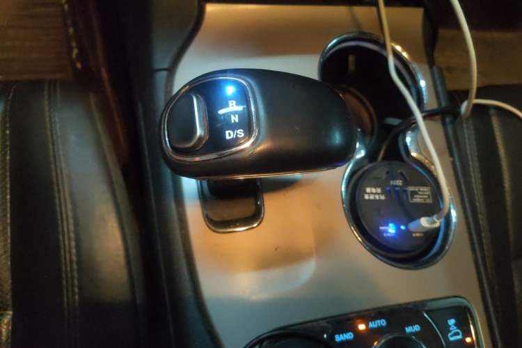 Used Jeep Grand Cherokee 2014 3.6L Elite Navigation Edition Gear Lever