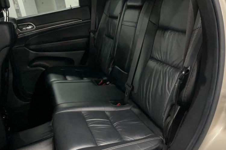 Used Jeep Grand Cherokee 2014 3.0L Comfort Navigation Edition Interior 1