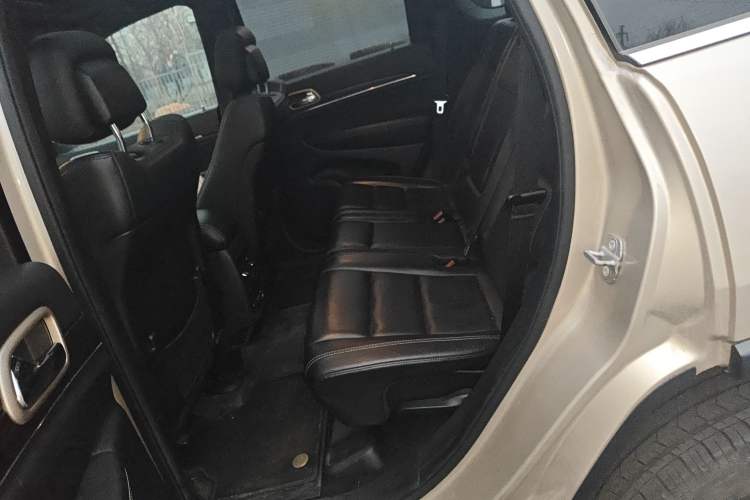 Used Jeep Grand Cherokee 2014 3.6L Elite Navigation Edition Left Rear Seat