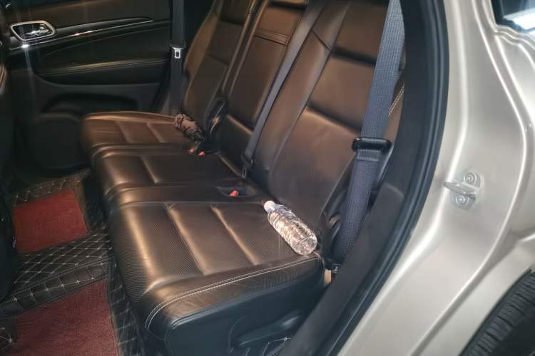 Used Jeep Grand Cherokee 2014 3.6L Elite Navigation Edition Left Rear Seat