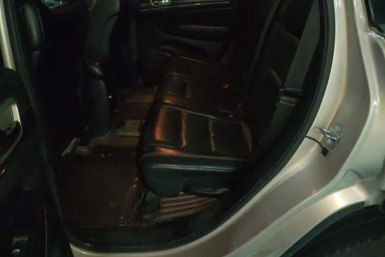 Used Jeep Grand Cherokee 2014 3.6L Elite Navigation Edition Left Rear Seat