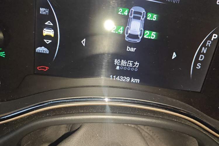Used Jeep Grand Cherokee 2014 3.6L Elite Navigation Edition Odometer Close Up