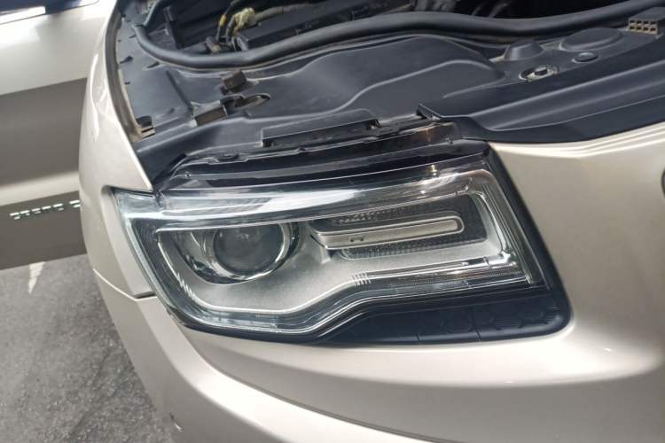 Used Jeep Grand Cherokee 2014 3.6L Elite Navigation Edition Right Front Headlight