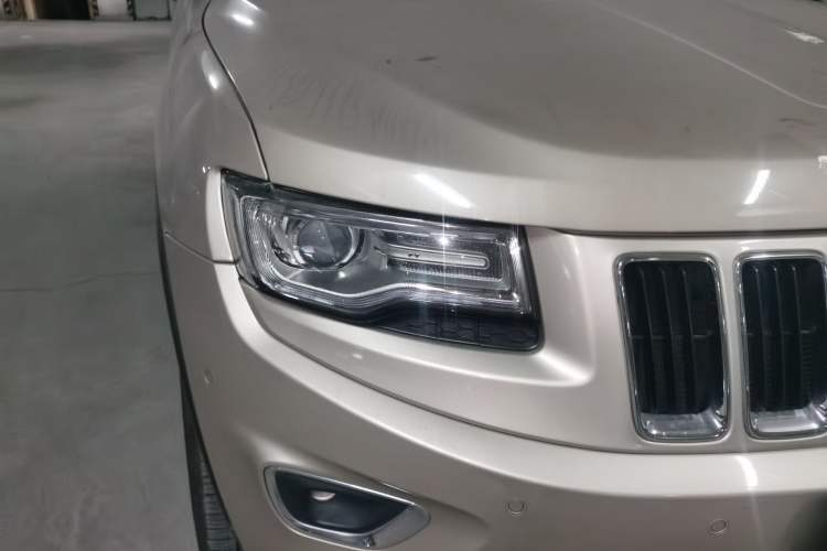 Used Jeep Grand Cherokee 2014 3.6L Elite Navigation Edition Right Front Headlight