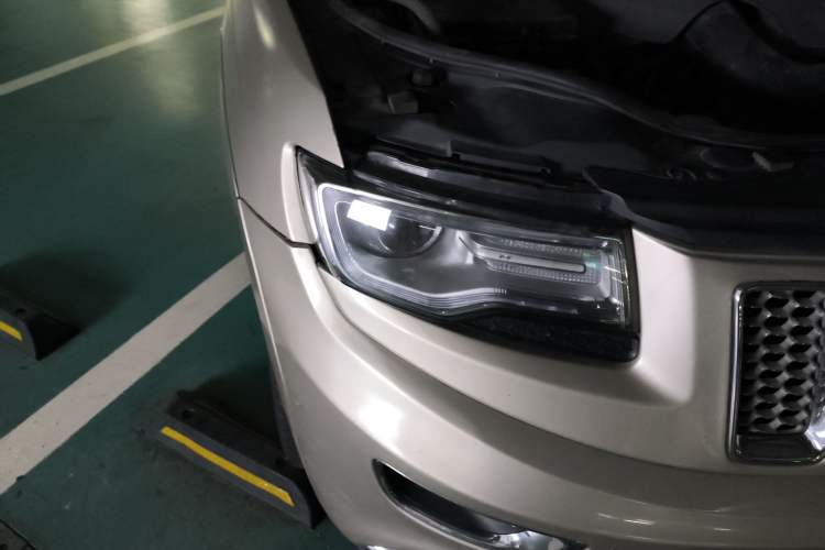 Used Jeep Grand Cherokee 2014 3.6L Flagship Prestige Edition Right Front Headlight