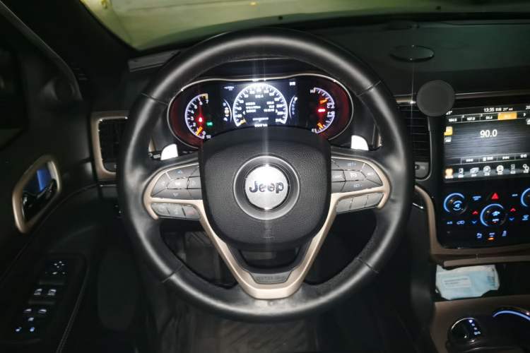 Used Jeep Grand Cherokee 2014 3.6L Elite Navigation Edition Steering Wheel