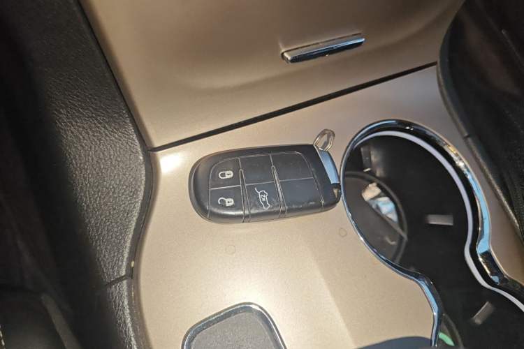 Used Jeep Grand Cherokee 2014 3.6L Elite Navigation Edition Vehicle Key