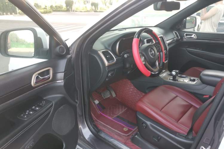 Used Jeep Grand Cherokee 2014 3.0L Comfort Navigation Edition Driver Seat