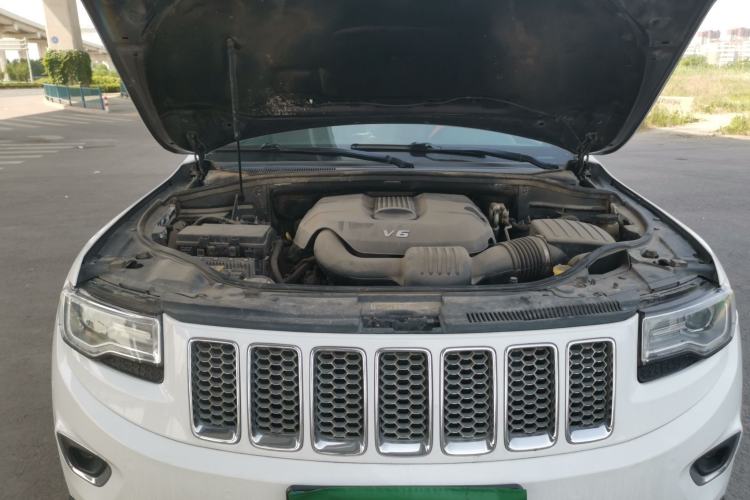Used Jeep Grand Cherokee 2014 3.0L Comfort Navigation Edition Engine Bay