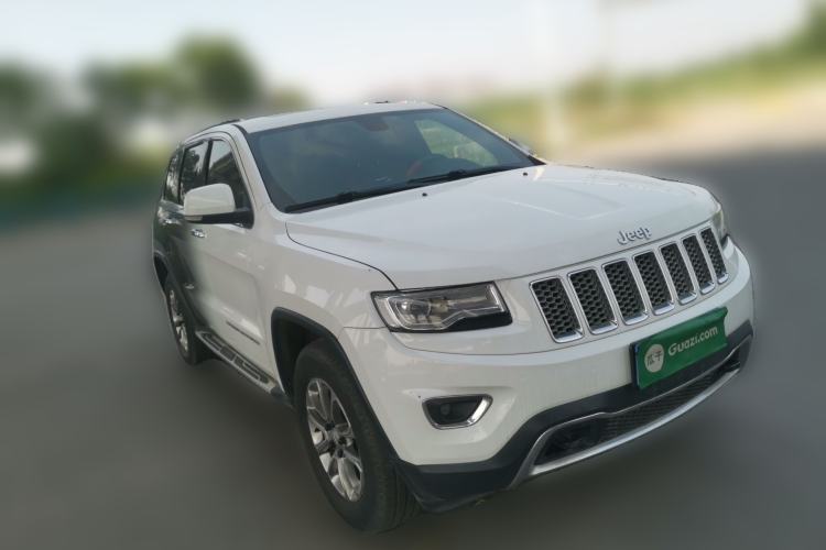 Used Jeep Grand Cherokee 2014 3.0L Comfort Navigation Edition Front Right 45 Deg