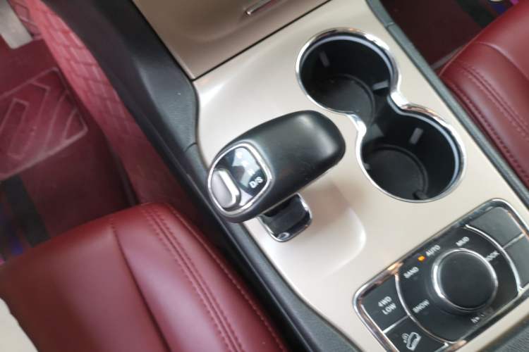 Used Jeep Grand Cherokee 2014 3.0L Comfort Navigation Edition Gear Lever