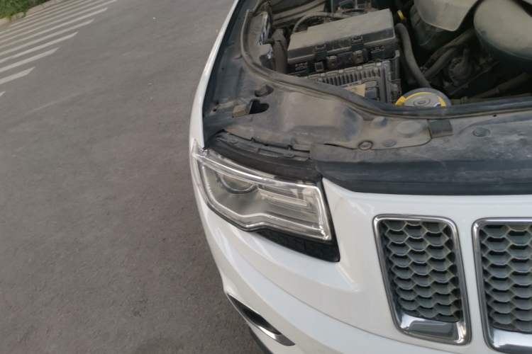 Used Jeep Grand Cherokee 2014 3.0L Comfort Navigation Edition Right Front Headlight