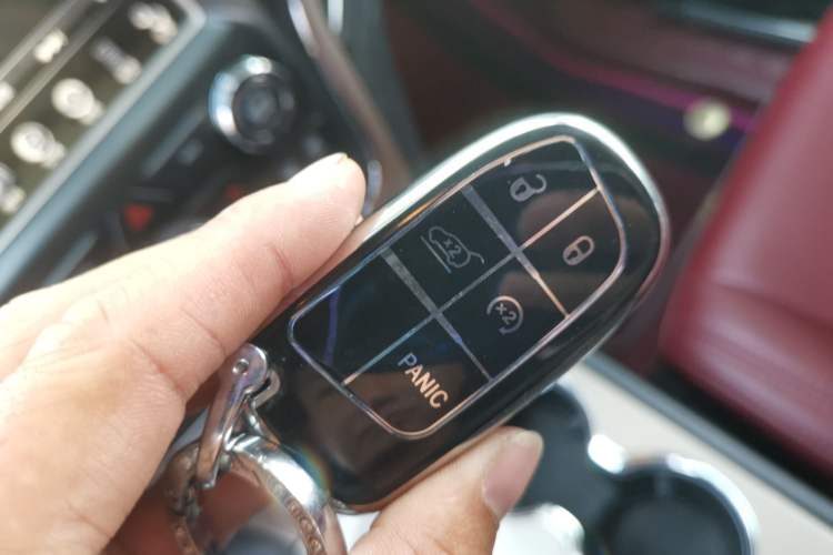 Used Jeep Grand Cherokee 2014 3.0L Comfort Navigation Edition Vehicle Key
