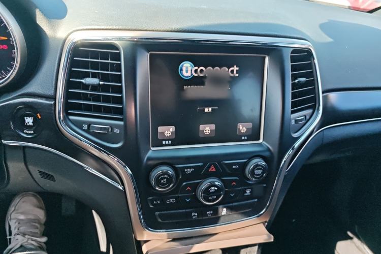 Used Jeep Grand Cherokee 2014 3.0L Comfort Navigation Edition Audio And AC Panel