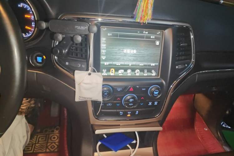 Used Jeep Grand Cherokee 2014 3.6L Elite Navigation Edition Audio And AC Panel