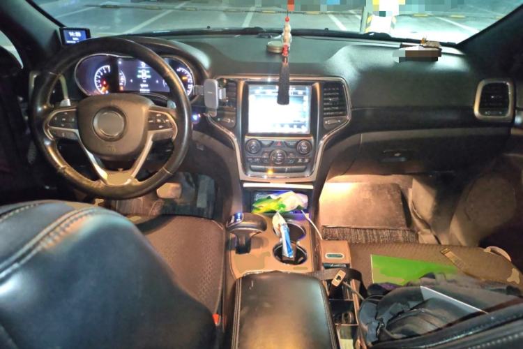 Used Jeep Grand Cherokee 2014 3.6L Comfort Navigation Edition Center Console