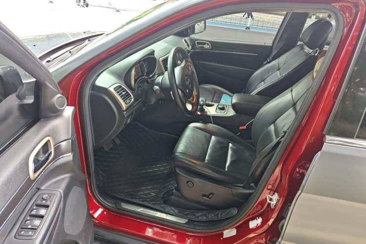 Used Jeep Grand Cherokee 2014 3.6L Elite Navigation Edition Driver Seat