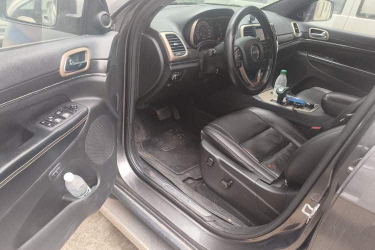 Used Jeep Grand Cherokee 2014 3.0L Comfort Navigation Edition Driver Seat