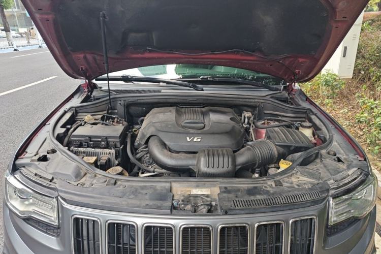 Used Jeep Grand Cherokee 2014 3.6L Elite Navigation Edition Engine Bay