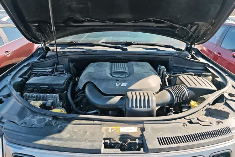 Used Jeep Grand Cherokee 2014 3.0L Comfort Navigation Edition Engine Bay
