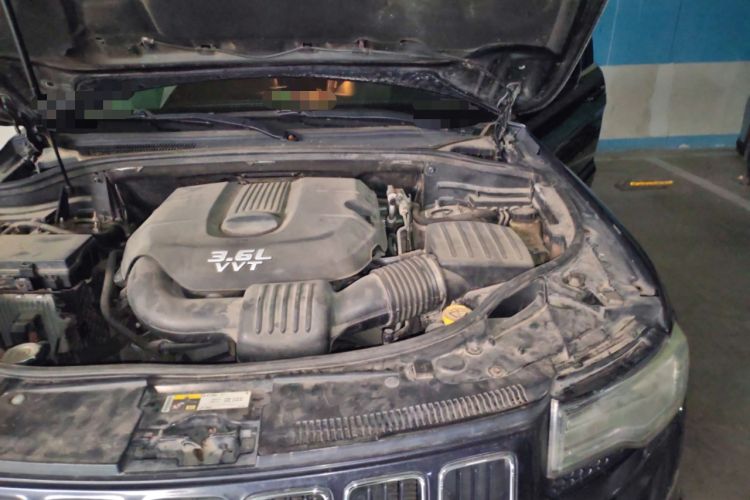Used Jeep Grand Cherokee 2014 3.6L Comfort Navigation Edition Engine Bay Left