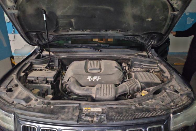 Used Jeep Grand Cherokee 2014 3.6L Comfort Navigation Edition Engine Bay