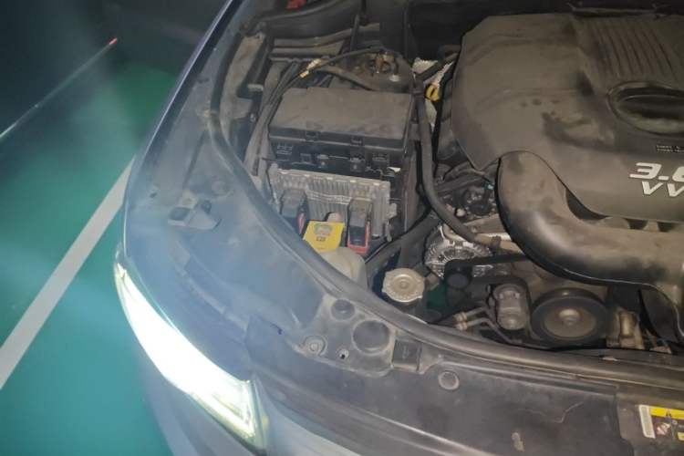 Used Jeep Grand Cherokee 2014 3.6L Elite Navigation Edition Engine Bay Right