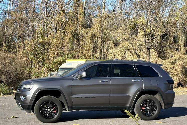 Used Jeep Grand Cherokee 2014 3.0L Comfort Navigation Edition Exterior 2